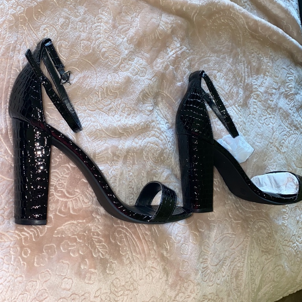 Black heels - Picture 2 of 3